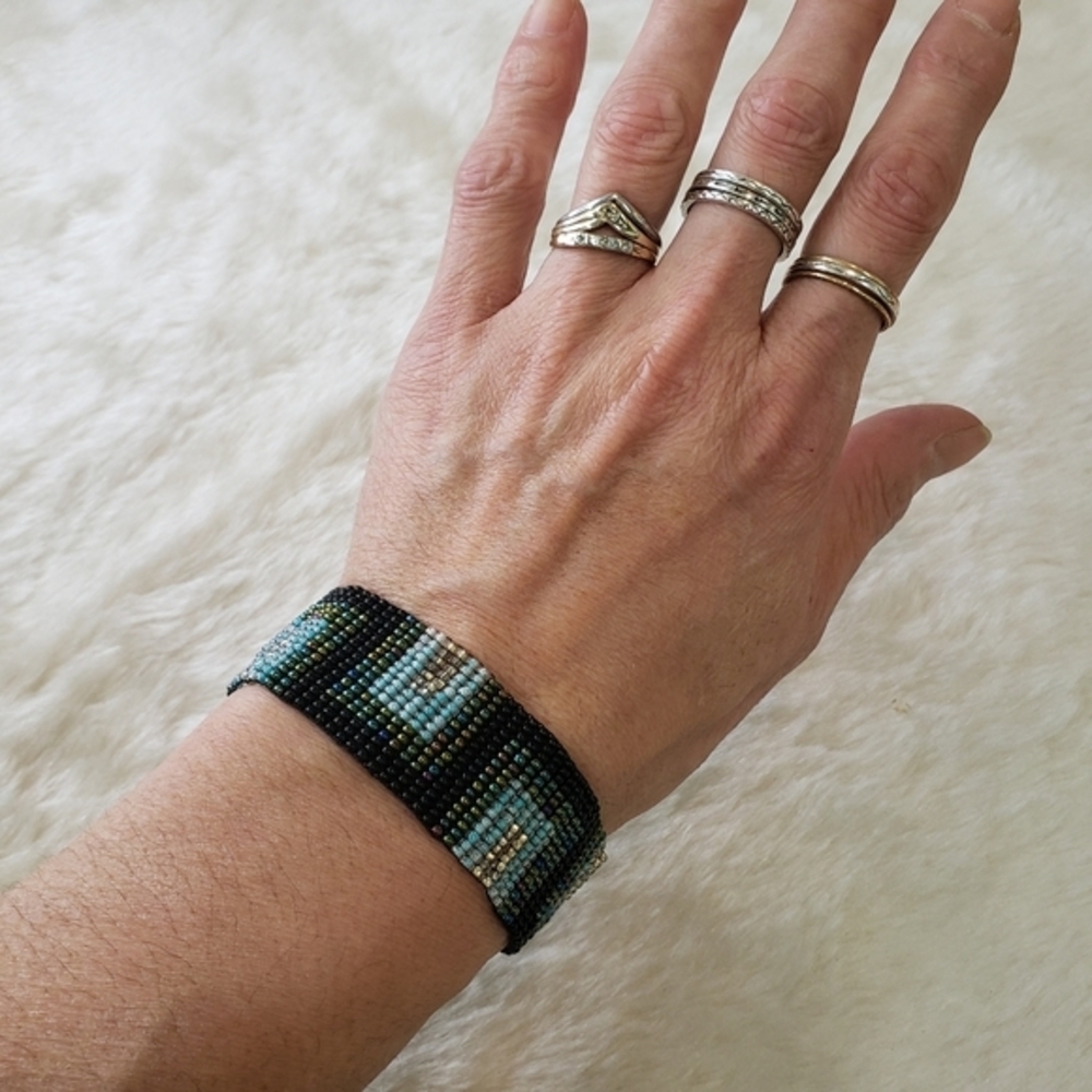 GEOMETRIC Design Bead Woven Bracelet Aqua Peacock Black